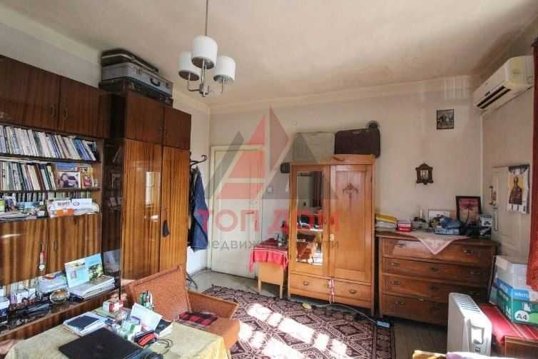 Тристаен!Площ 106 кв.м.!Иделаен център!Трети етаж!За ремонт!Код73449