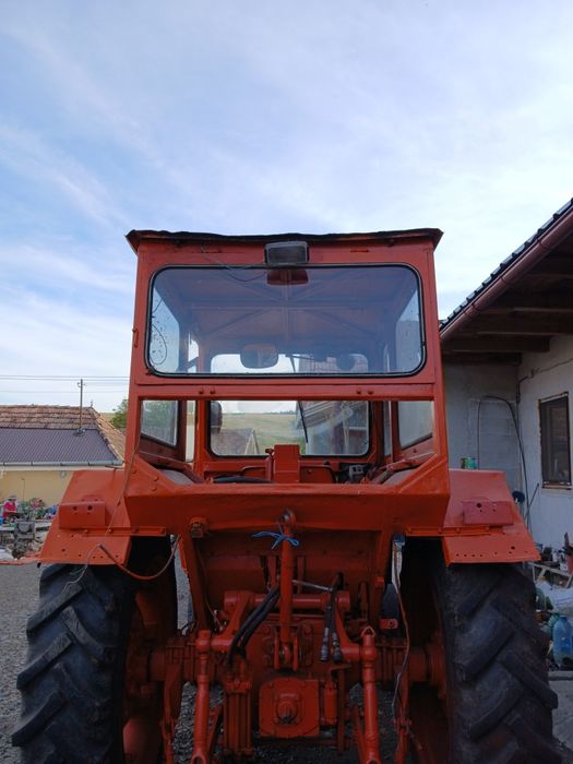 Tractor universal 650