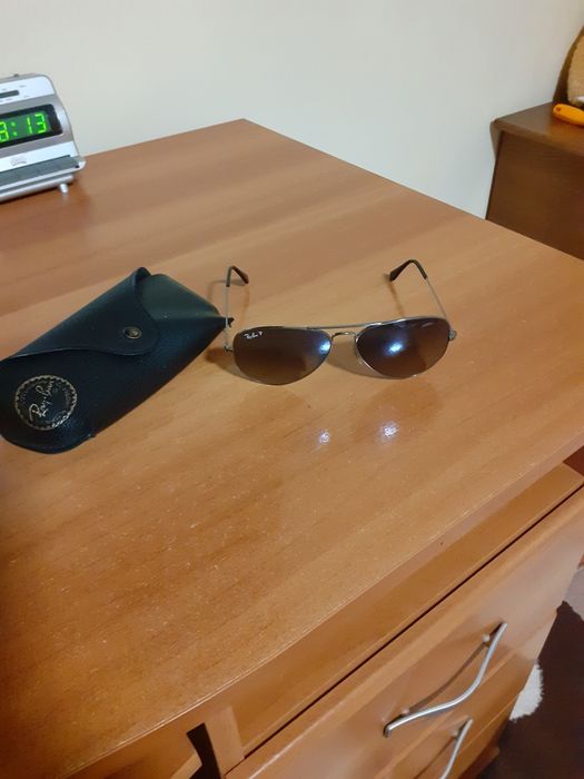 Vând  ochelarii RAY BAN