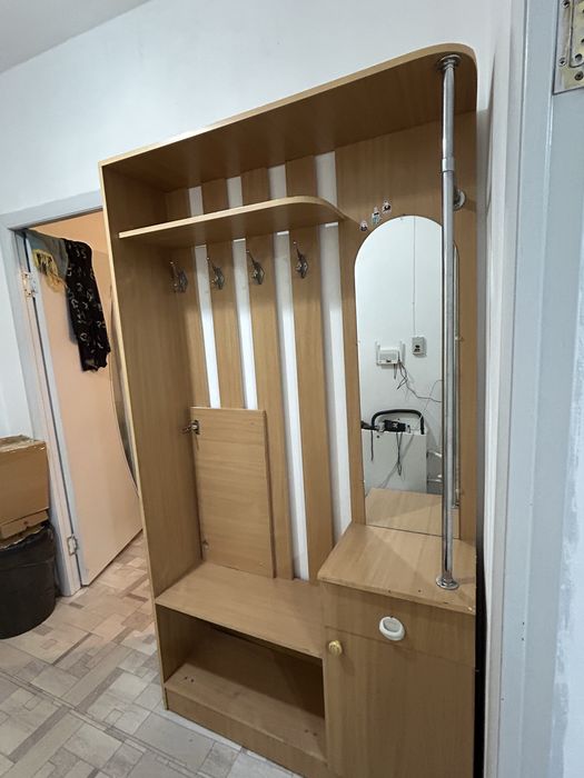 Прихожий шкаф в хорошим состояний