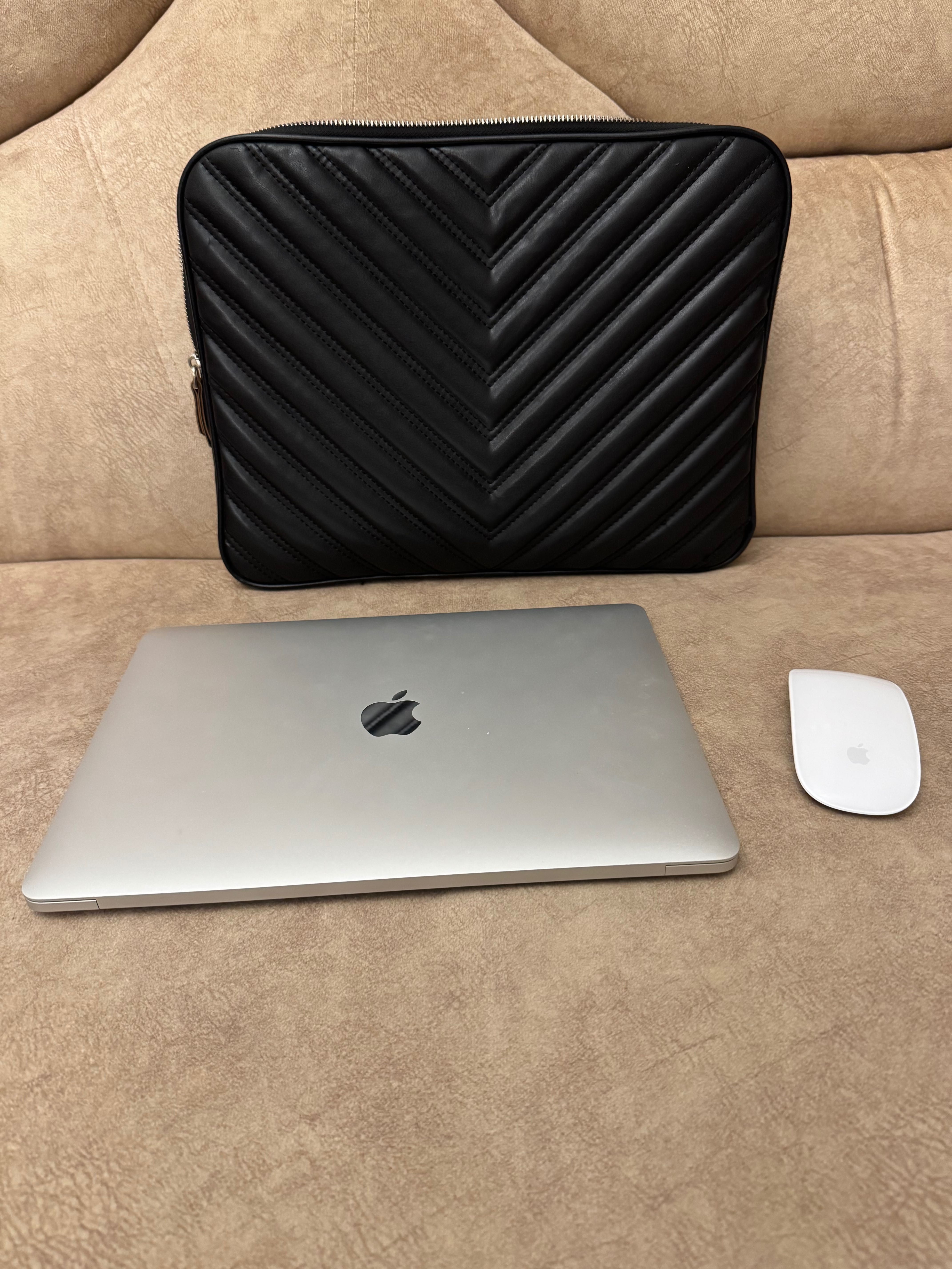 Продаю MacBook Pro 13 M2 2023 8/512Gb
