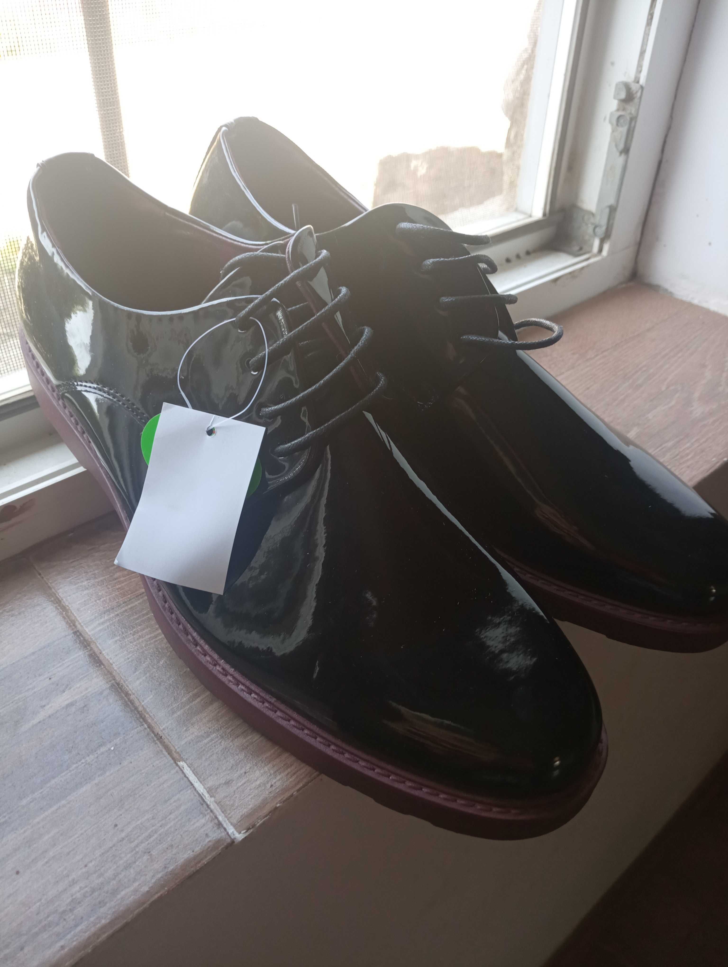 Pantofi nr 44 pret 150