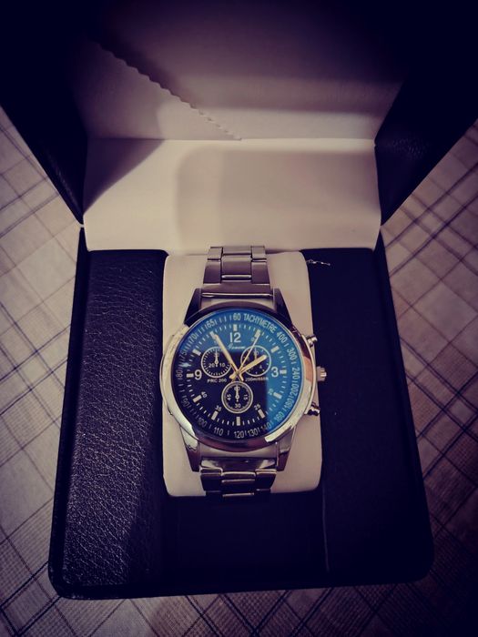 Қол сағат сатылады