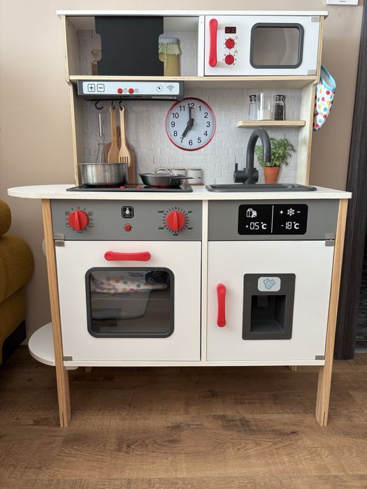 Детска дървена кухня