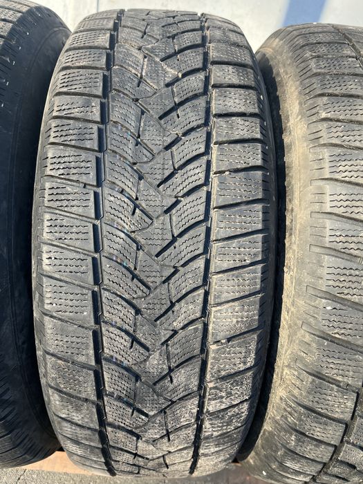 4 бр. зимни гуми 235/65/17 Dunlop SUV DOT 1718 4,5/5,5 mm