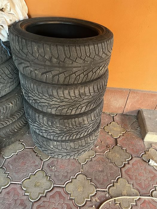 Cauciucuri de iarna r17