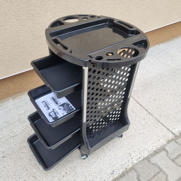 Vând Ucenic coafor, nou.