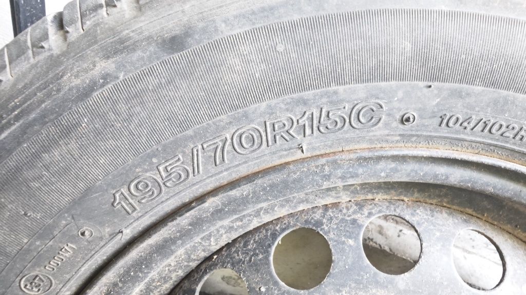 2бр. Бусови гуми 195 70 15C Firestone стар ДОТ но запазени