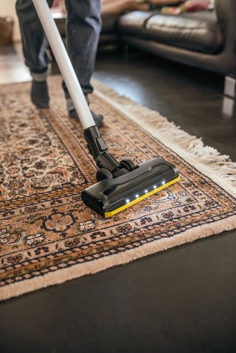 Вертикальный аккумуляторный пылесос Karcher VC 6