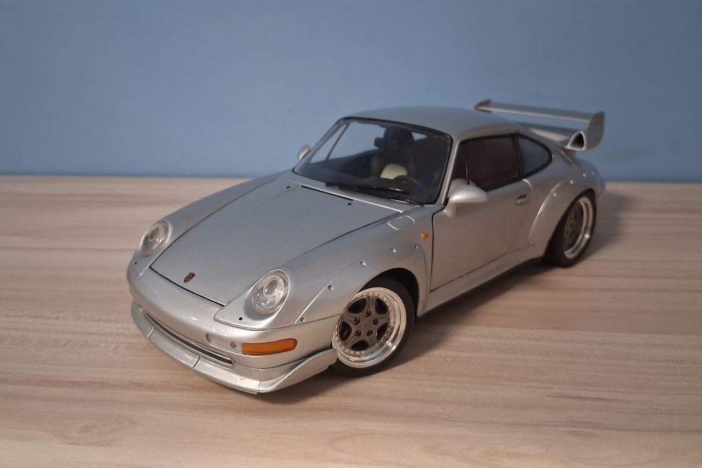 Porsche 911 GT 1:18 UT model