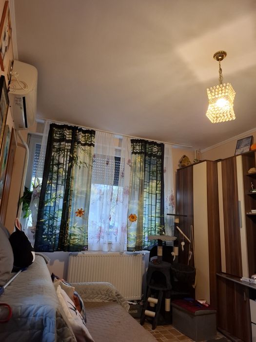 Vand partament cu 2 camere sau schimb cu unul mai mare la parter + dif