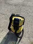 Продавам перяща прахосмукачка Karcher SE 4002