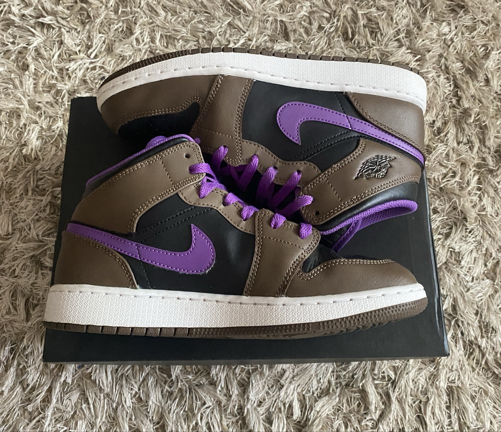 Adidași Jordan 1 Mid