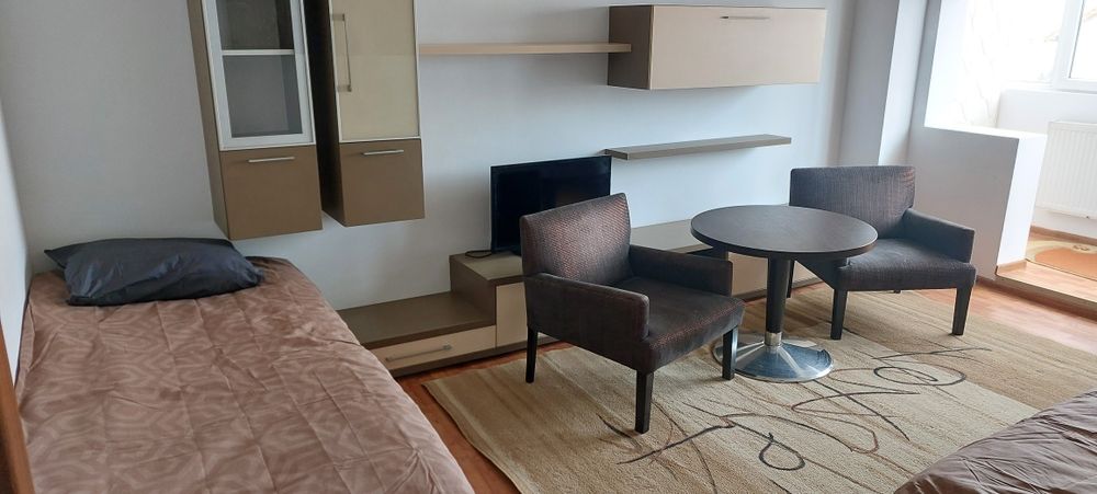 Vand apartament 3 camere etaj 2.