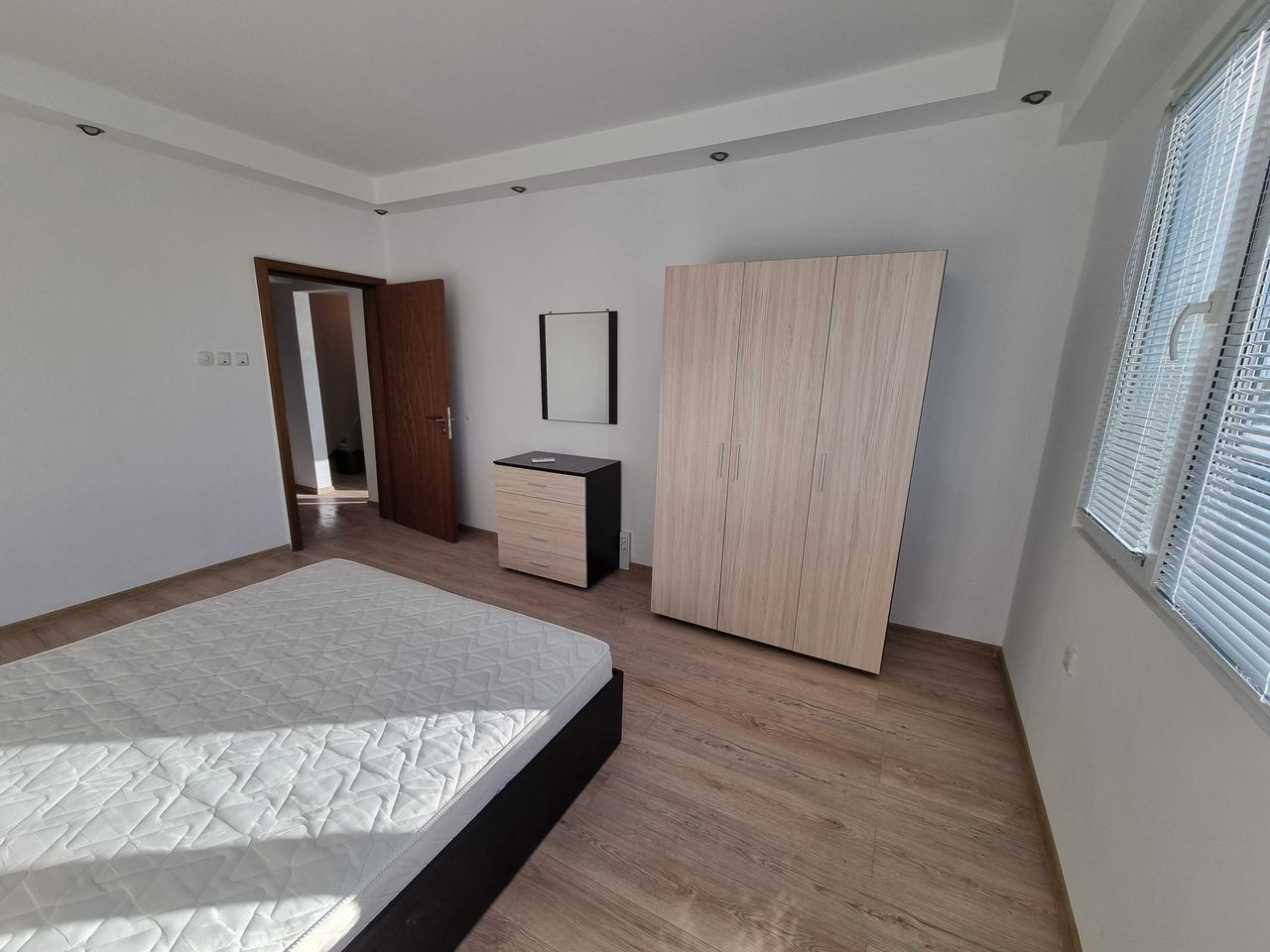 Дава се под наем Тристаен апартамент в Пловдив, Кючук Париж - 76 кв.м за 408 € - Снимка #18