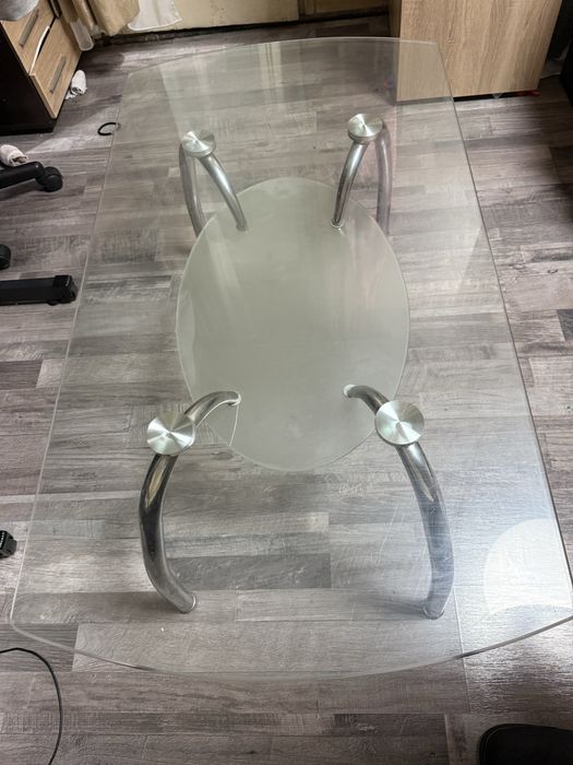 Стъклена холна маса