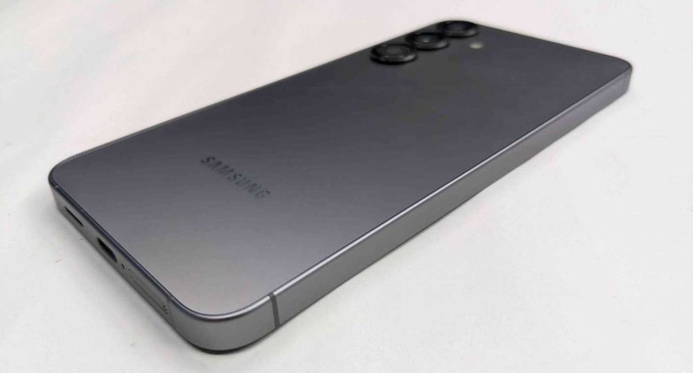 Продава се Samsung Galaxy s25 128GB Silver Shadow