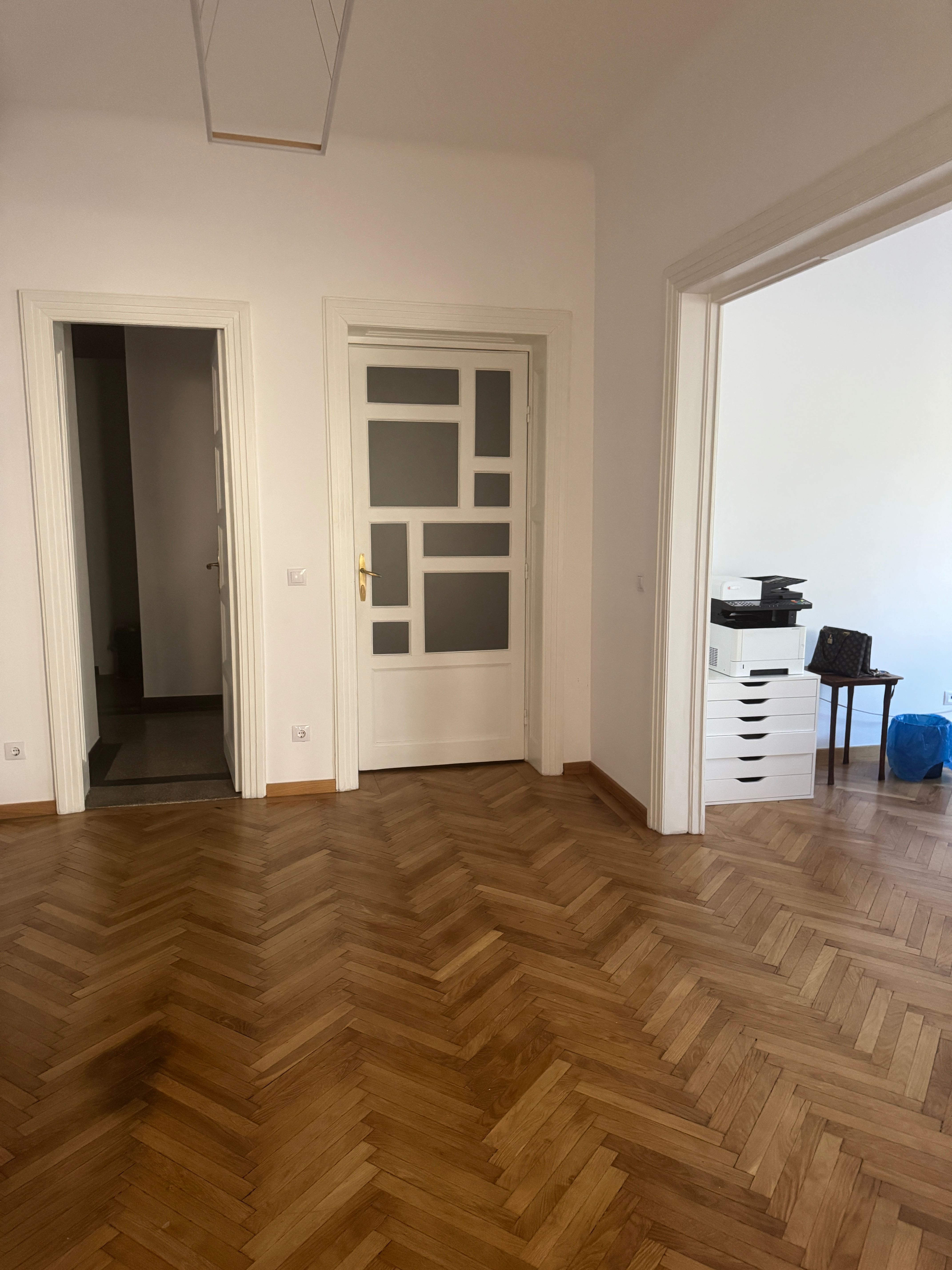 Ofer spre inchiriere   apartament de 3 camere Universitate