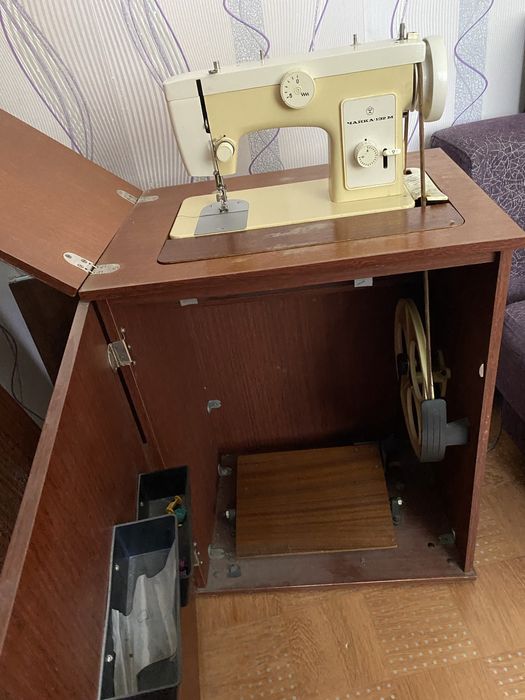 Швейная машинка чайка 132м