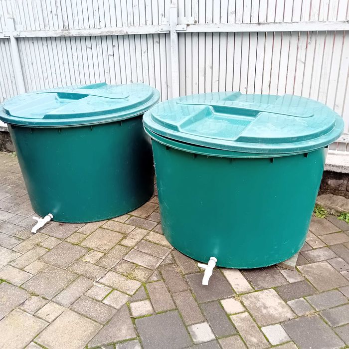 Putini plastic 750 litri  cu capac si robinet