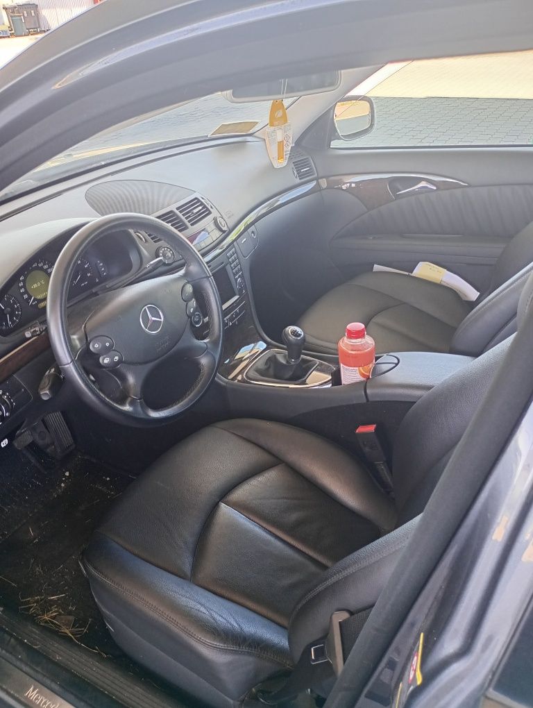 Mercedes Benz E200 W211