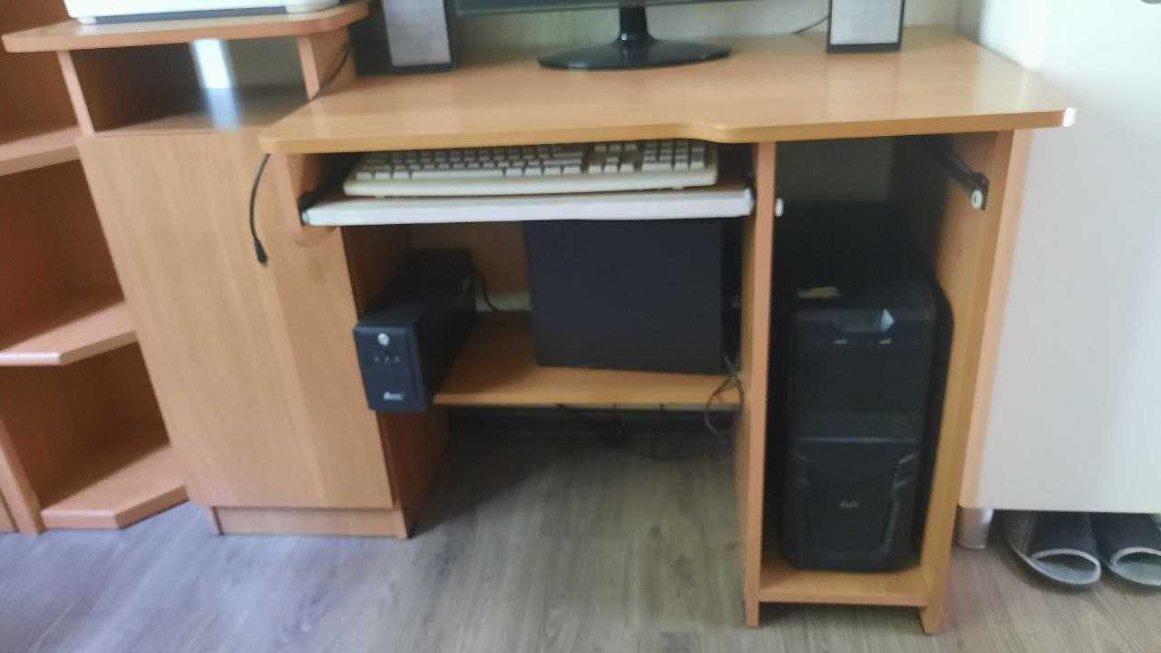Столик компьютерный