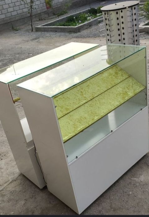 витрина мебель для магазина телефонов