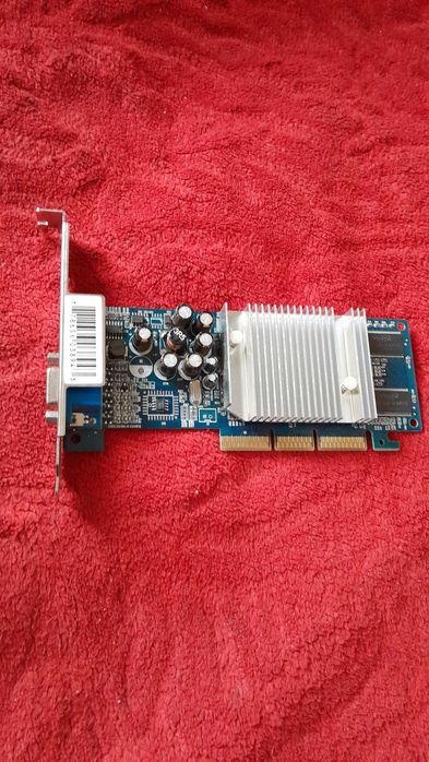 vand pachet 2 placi video retro pc nvidia geforce fx 5200 si nvs300