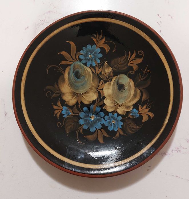 Декоративная настенная тарелка керамика роспись техника Жостово