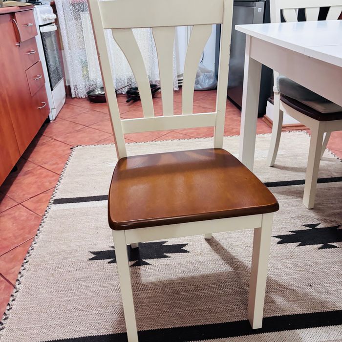 Vând set bucătărie  masă extensibila și 4 scaune