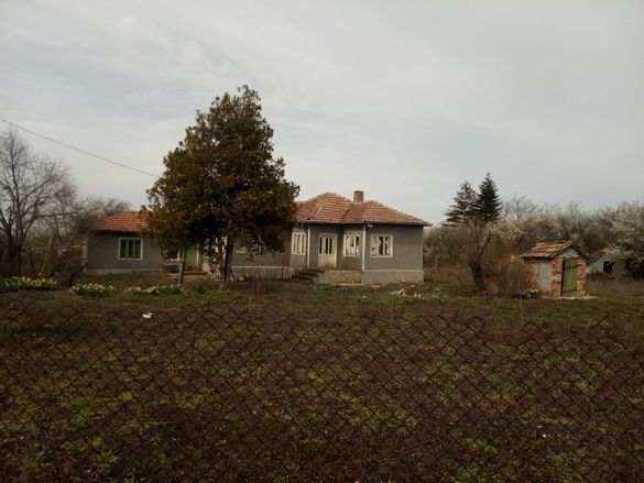 Продавам къща в село Могилище, обл. Добрич.