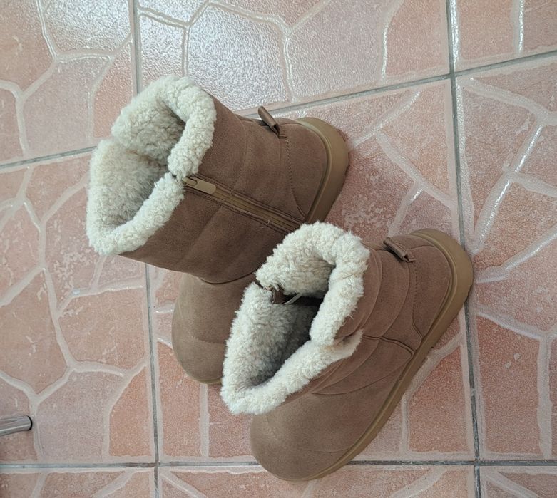 UGG Zara mărimea 38