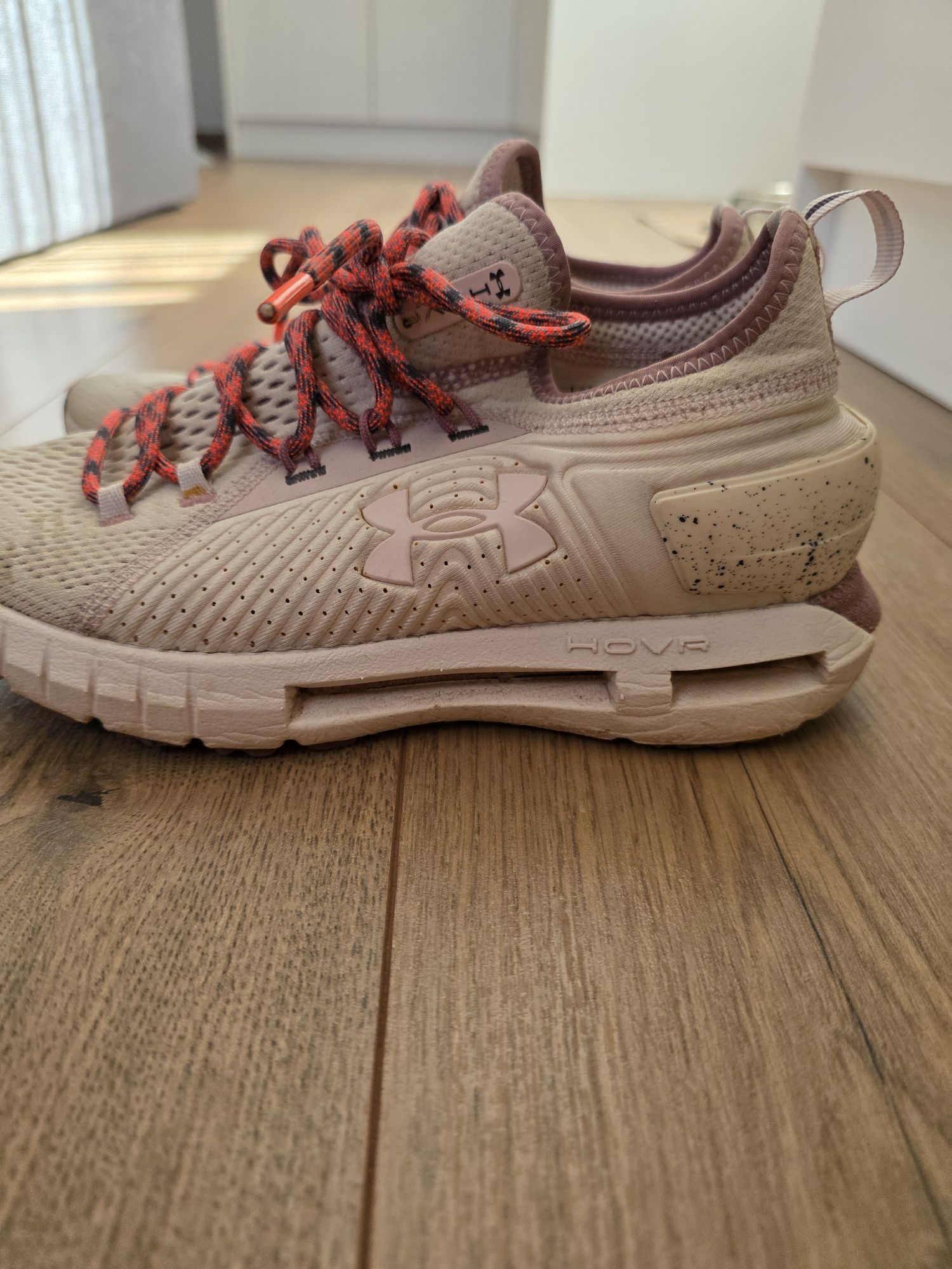 Маратонки UNDER ARMOUR с Bluetooth