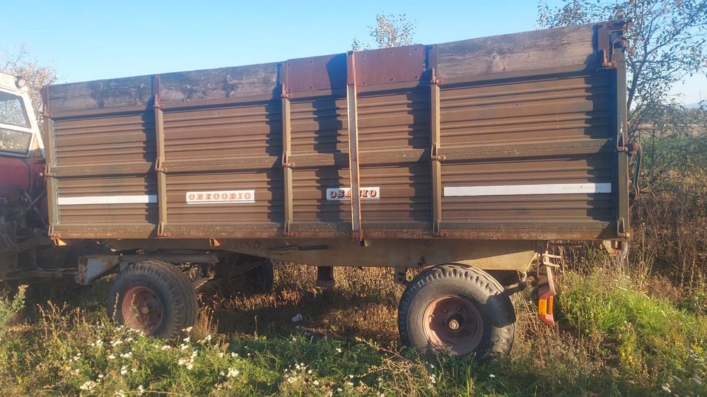 Remorca - 4.5m lungime/2m latime/8 tone greutate!