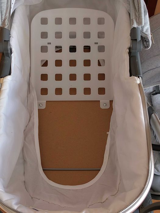 Количка с два коша за новородено и за след 6 месеца с падарък кенгуру