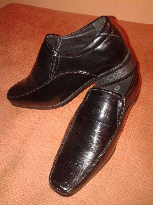 Vand pantofi baieti marimea 34