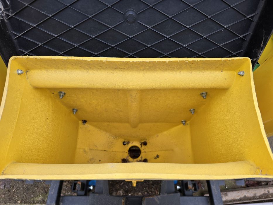 Vând: Mașină de plantat cartofi și Mașină de recoltat cartofi