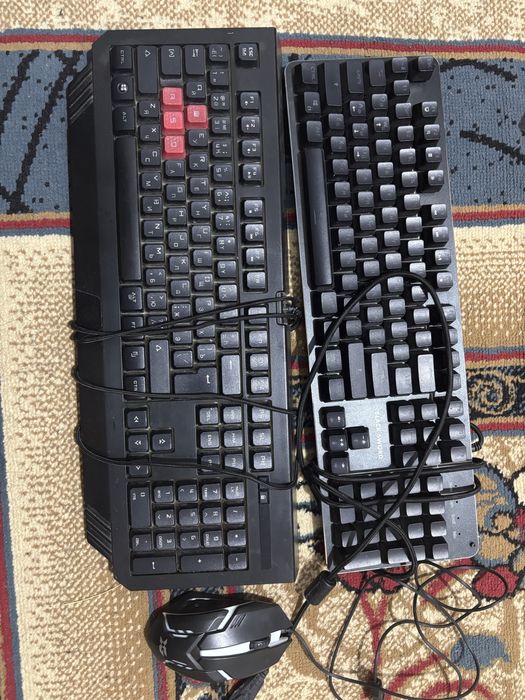 Монитор, 2 клавиатуры, мышь