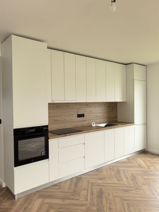 Casa moderna de vanzare la cheie cu toate utilitățile!