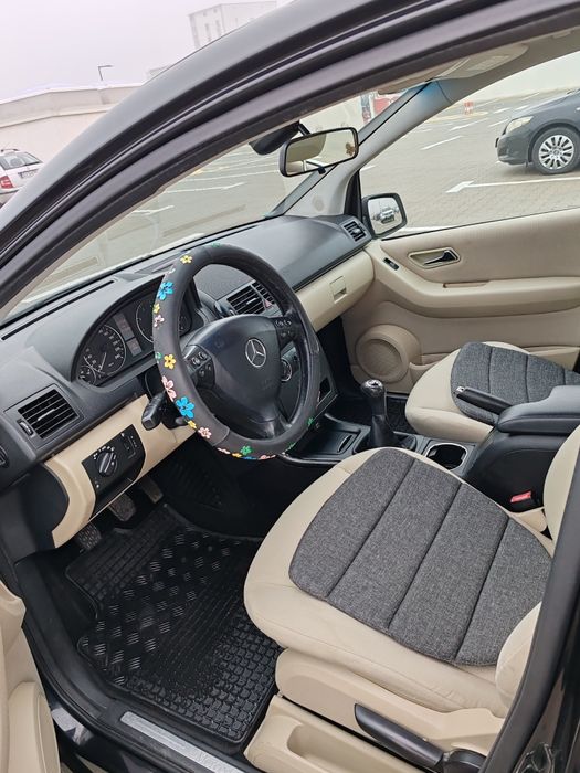 Vând Mercedes-Benz A160 2010