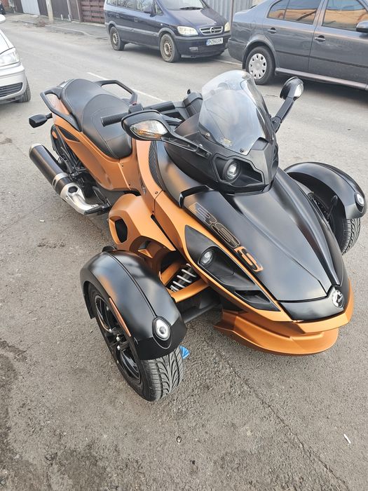 Can-am spyder bombardier
