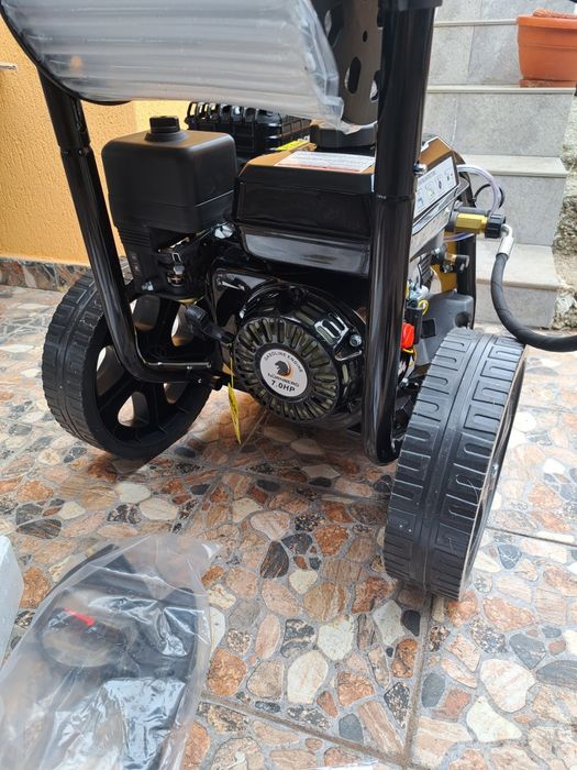 Pompa de spălat pe benzină!