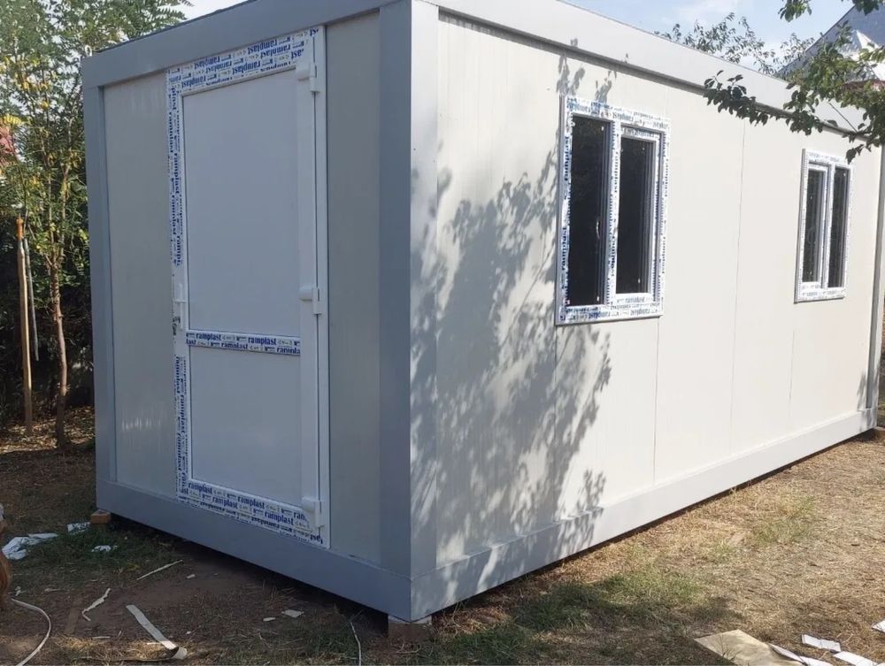 Vând containere modulare 2,40mx6m