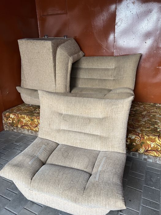 Диван с кресломи