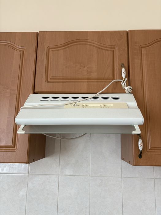 плита электрическая, вытяжка, телевизор