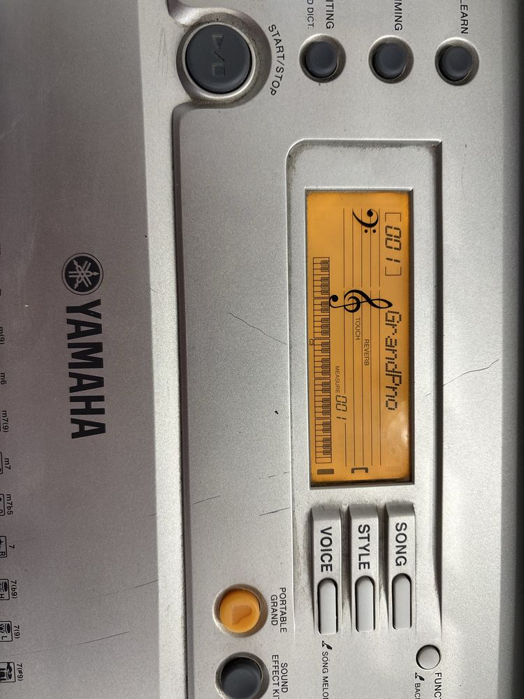 Orga clapa pian pianina sintetizator Yamaha PSRE303