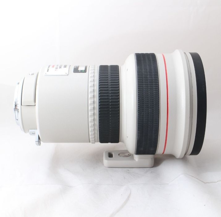 Canon 200mm f 1.8  bokeh monster