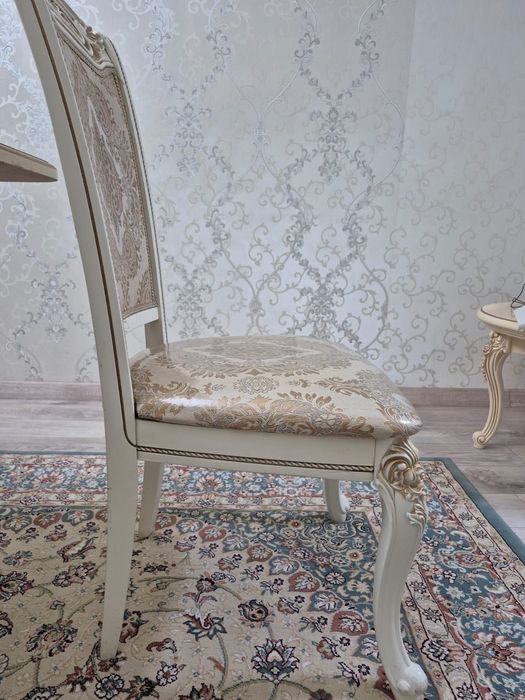 Продам стол со стульями в отличном состоянии!!!