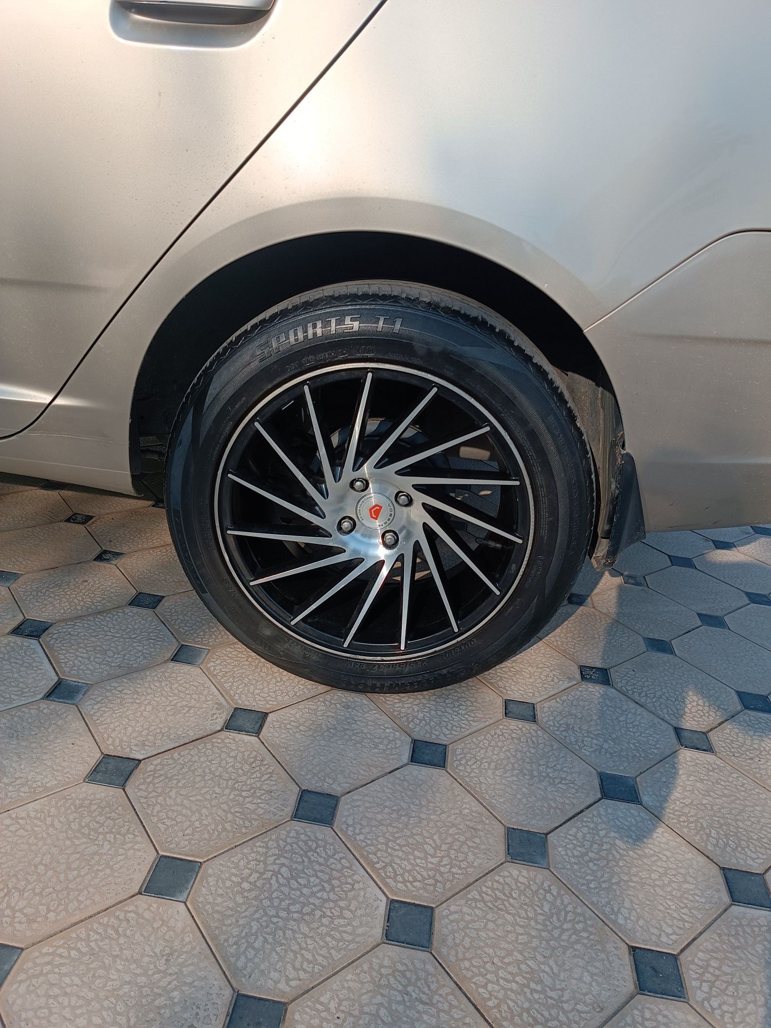 Vossen Diska Balon 215 55 R17 J8 Holati  yaxshi