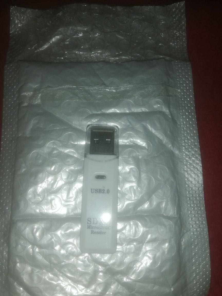 Card reader usb și usb c